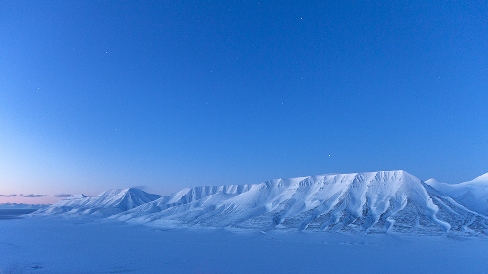Adventdalen in the blue hours season 