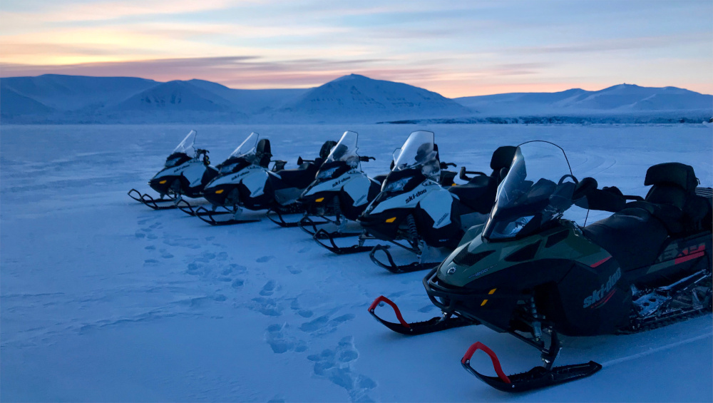 On the way with the snowmobiles unbelievably great light atmosphere in the 