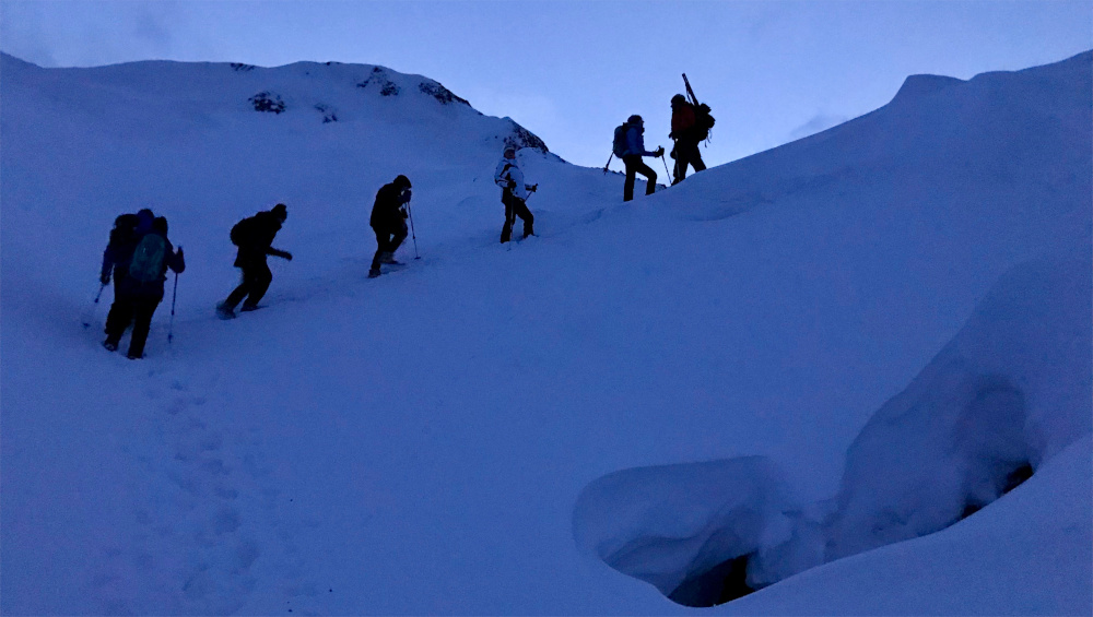 A trip to Larsbreen ice cave at dusk