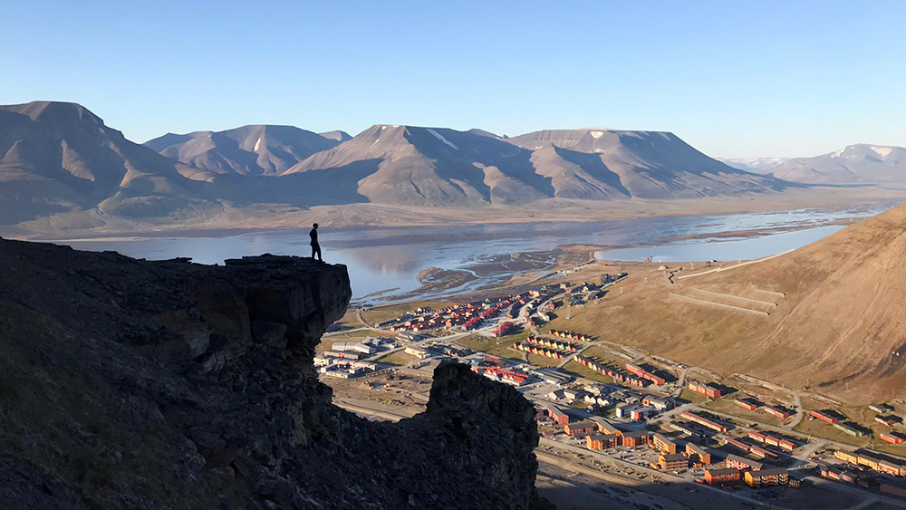 Trekking in Longyearbyen
