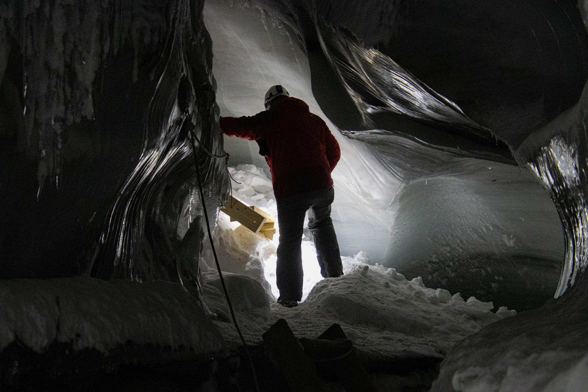 Explore an ice cave in Longyearbyen