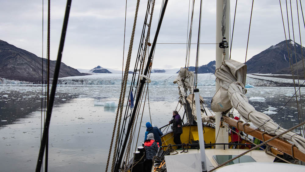 The view of a glacier from the SV Meander