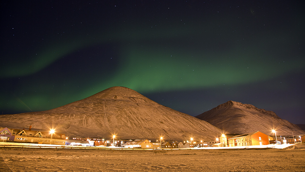 Northern-lights over Sukkertoppen
