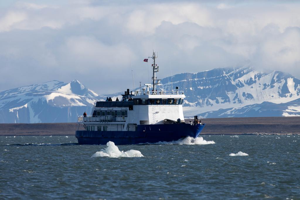 Ship tour from Longyearbyen