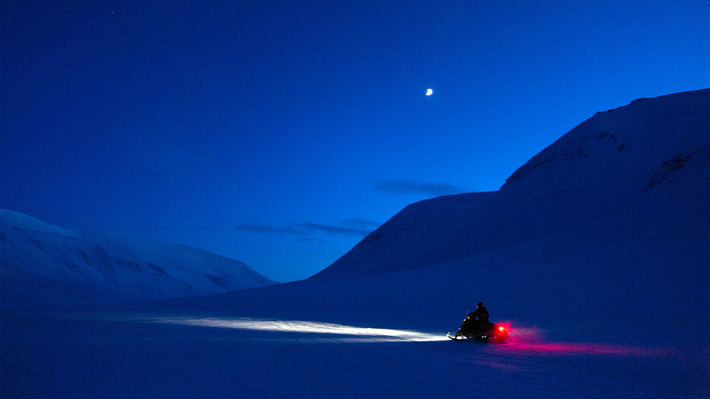 Snowscooter trip in the blue hours season 