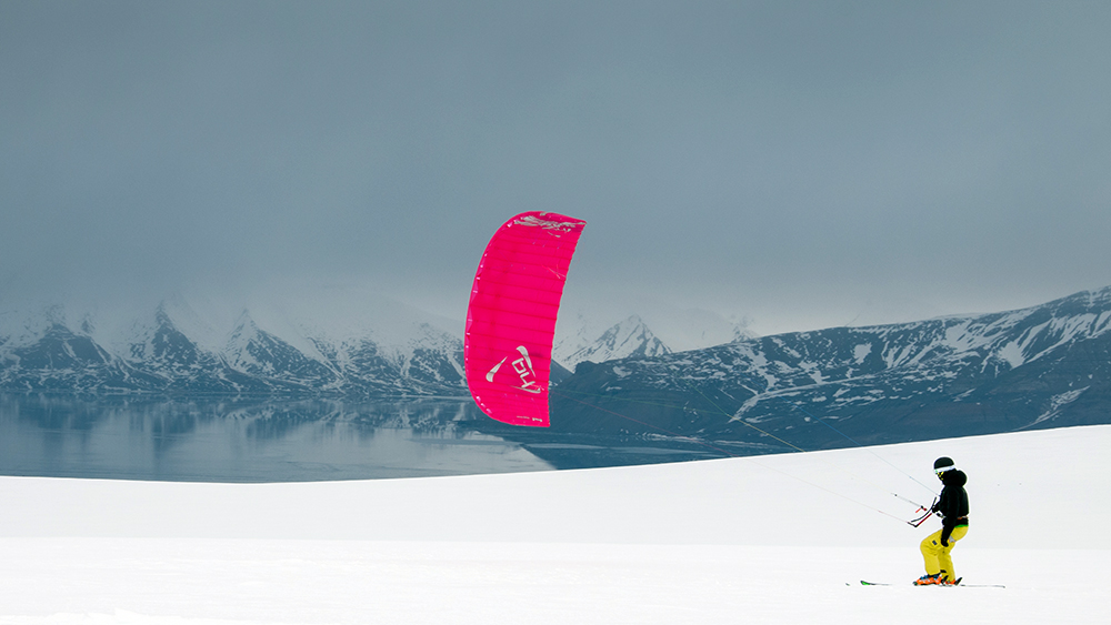 Snowkiting on Storheia